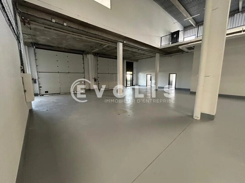 Light Industrial in Lisses to rent - Interior Photo - Image 2 of 11