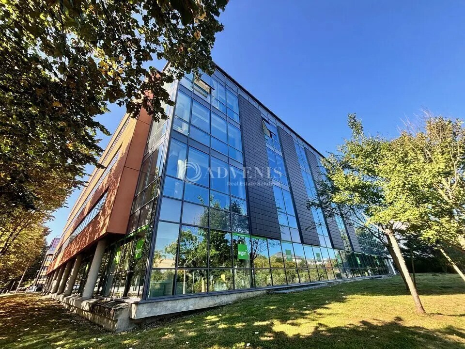 Office in Créteil to rent Building Photo- Image 1 of 13