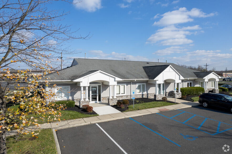 1900 Mt. Holly Rd, Burlington, NJ for rent - Building Photo - Image 2 of 4