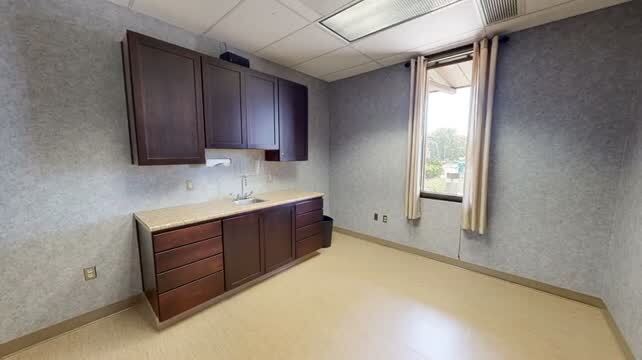 1020 SW Fairlawn Rd, Topeka, KS for rent - Commercial Listing Video - Image 2 of 9