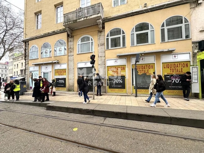 Location Commerce 87 m²