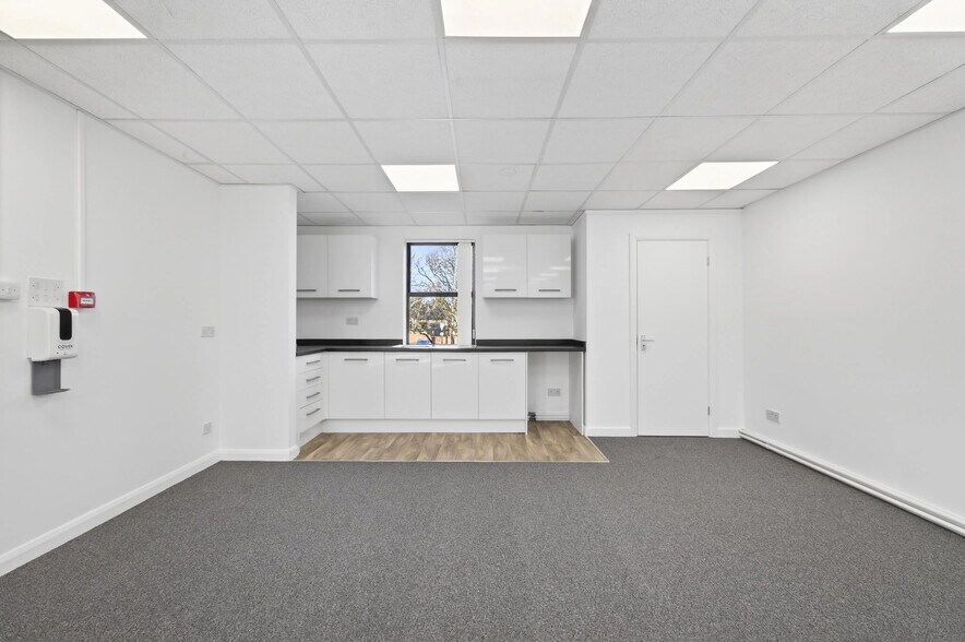 Churchfield Ct, Barnsley to rent - Building Photo - Image 3 of 37