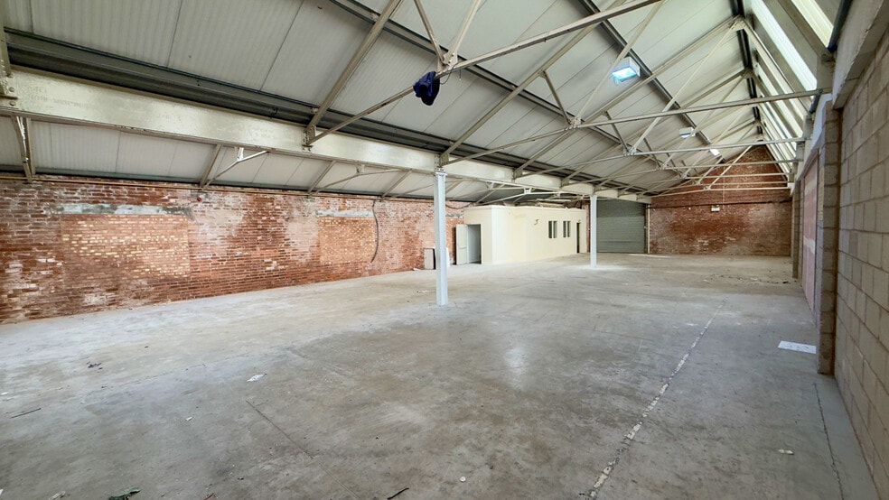 10-10A Awsworth Rd, Ilkeston to rent - Building Photo - Image 3 of 5