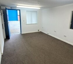Dolly Ln, Leeds to rent Interior Photo- Image 2 of 4