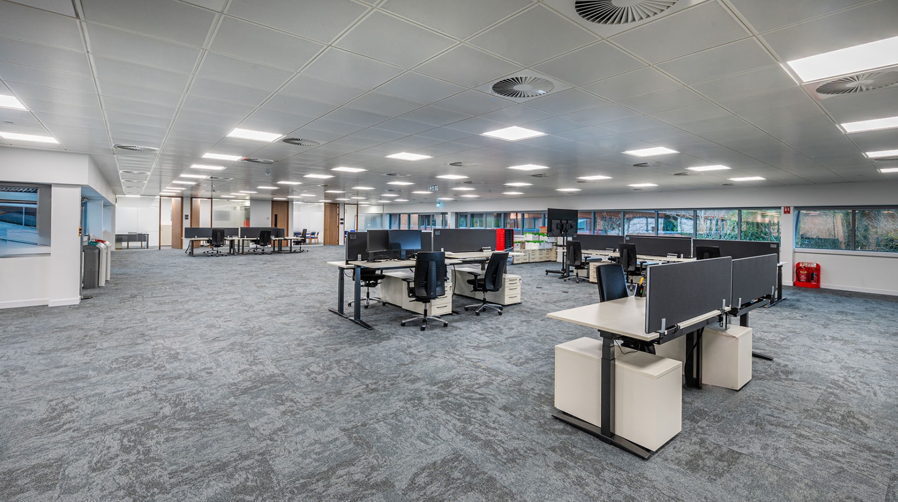 2 Millboard Rd, Bourne End to rent Interior Photo- Image 1 of 6
