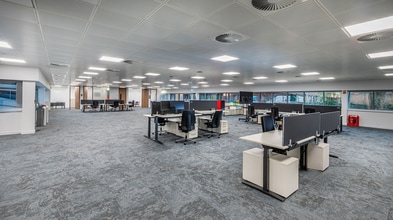 2 Millboard Rd, Bourne End to rent Interior Photo- Image 1 of 6