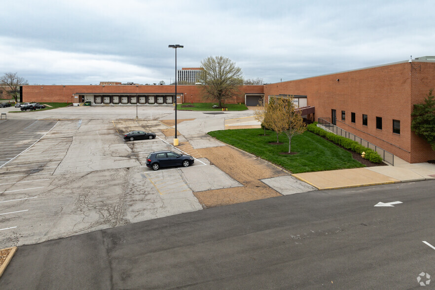 1303-1315 N Highway Dr, Fenton, MO for sale - Primary Photo - Image 1 of 1