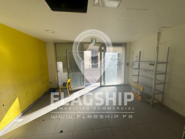 Retail in Paris to rent - Interior Photo - Image 2 of 8