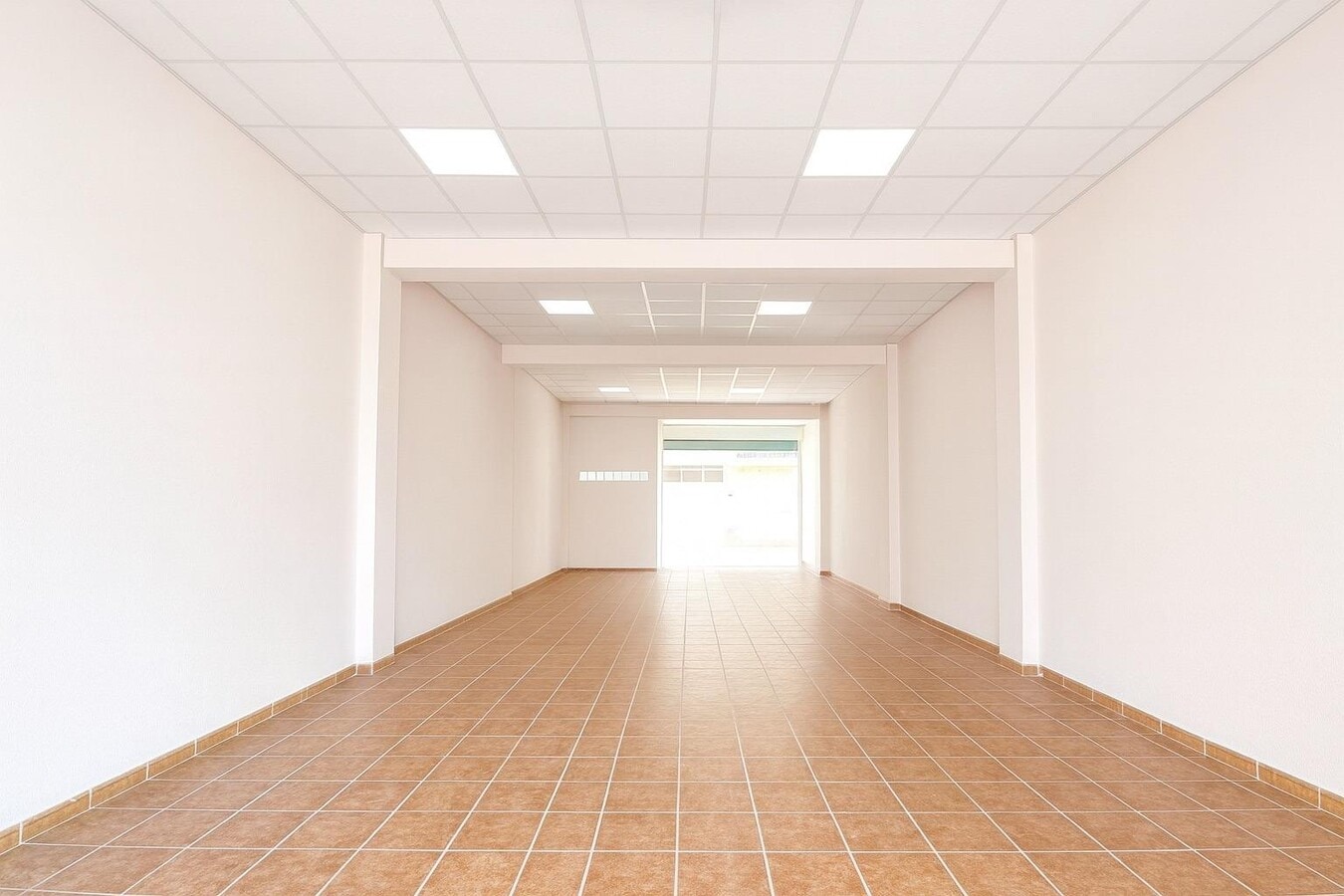 Gandia, VAL 46702 - Unit - - - Interior Photo - Image 2 of 12