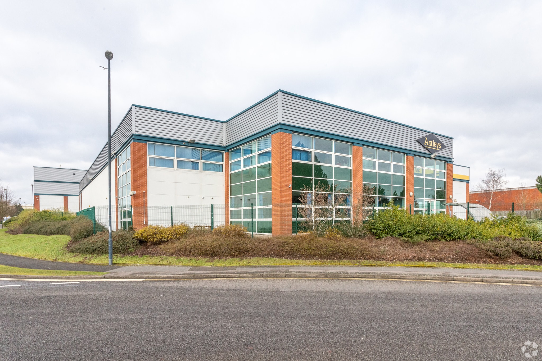 Renown Ave, Coventry to rent Primary Photo- Image 1 of 15