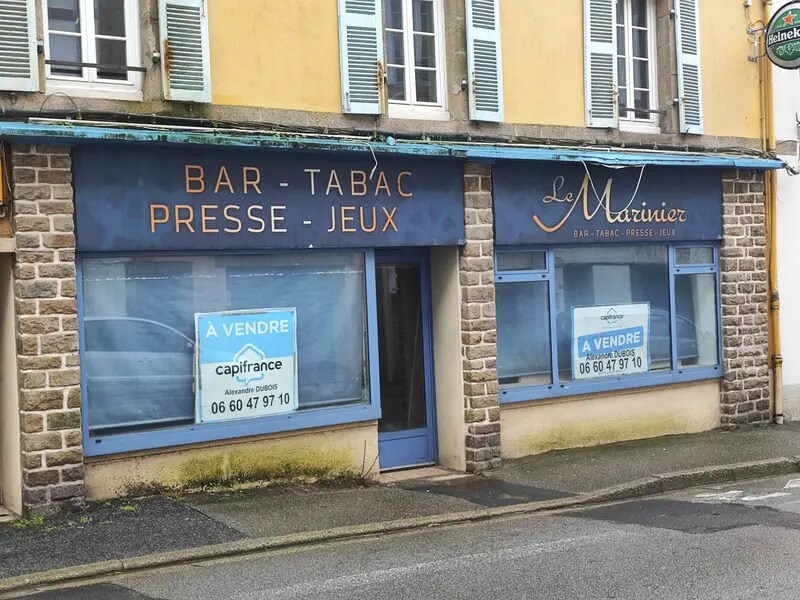 Retail in Douarnenez for sale Primary Photo- Image 1 of 9