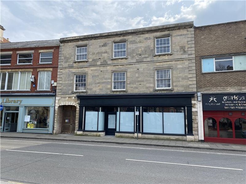 17-18 Market Pl, Folkingham for rent - Primary Photo - Image 1 of 1