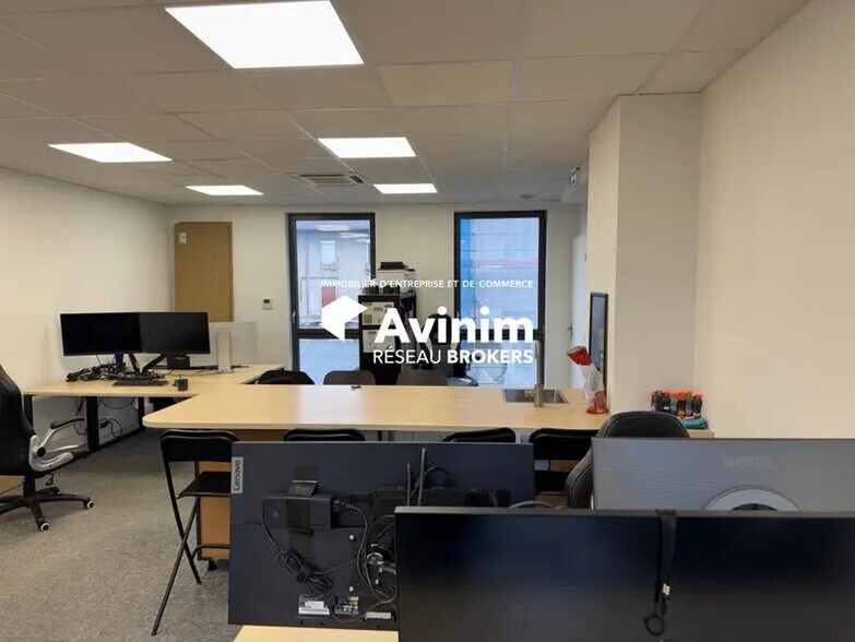 Office in OULLINS-PIERRE-BÉNITE to rent - Interior Photo - Image 3 of 6