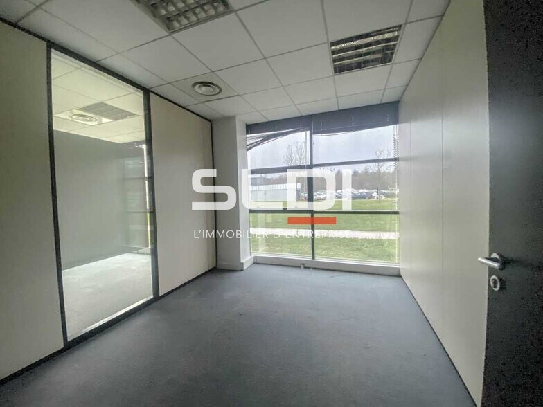 Allée Des Parcs, Saint-Priest to rent - Interior Photo - Image 3 of 6