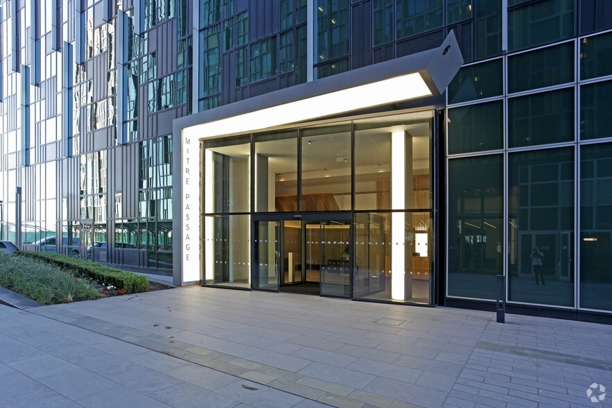 6 Greenwich Peninsula, London to rent - Building Photo - Image 2 of 8