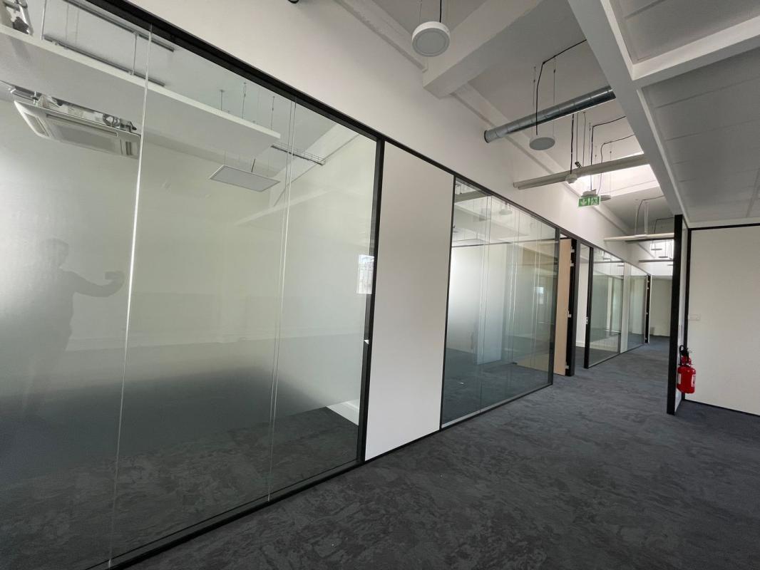 Industrial in Vanves to rent Interior Photo- Image 1 of 13