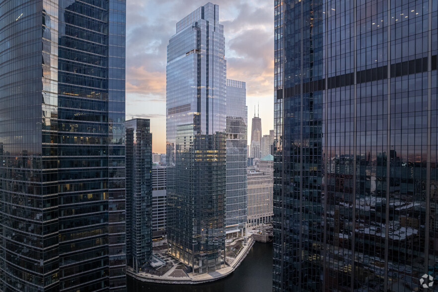 333 W Wolf Point Plz, Chicago, IL for sale - Primary Photo - Image 1 of 1