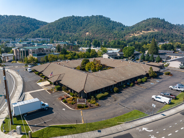 2900 NW Stewart Pky, Roseburg, OR for rent - Building Photo - Image 3 of 7