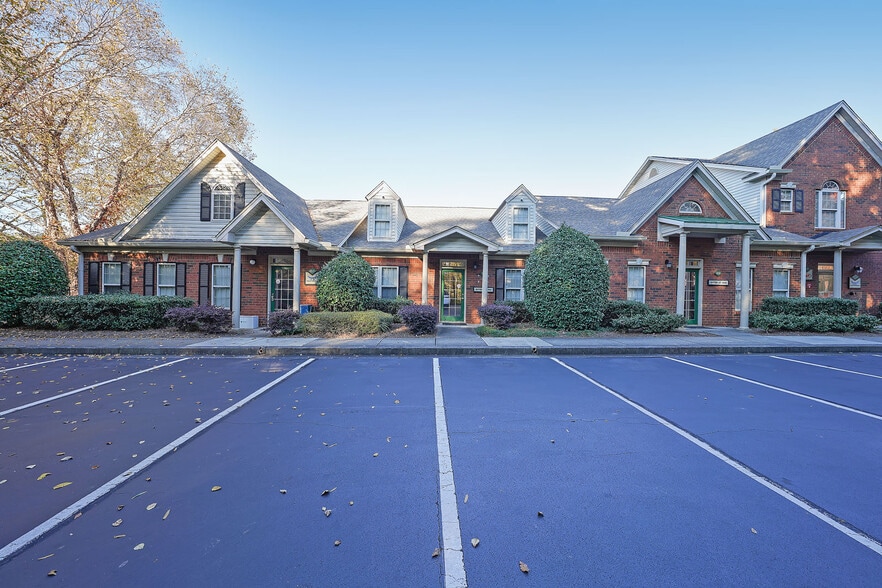 Building 1800: Units 1820, 1830, 1840 portfolio of 3 properties for sale on LoopNet.co.uk - Building Photo - Image 1 of 13