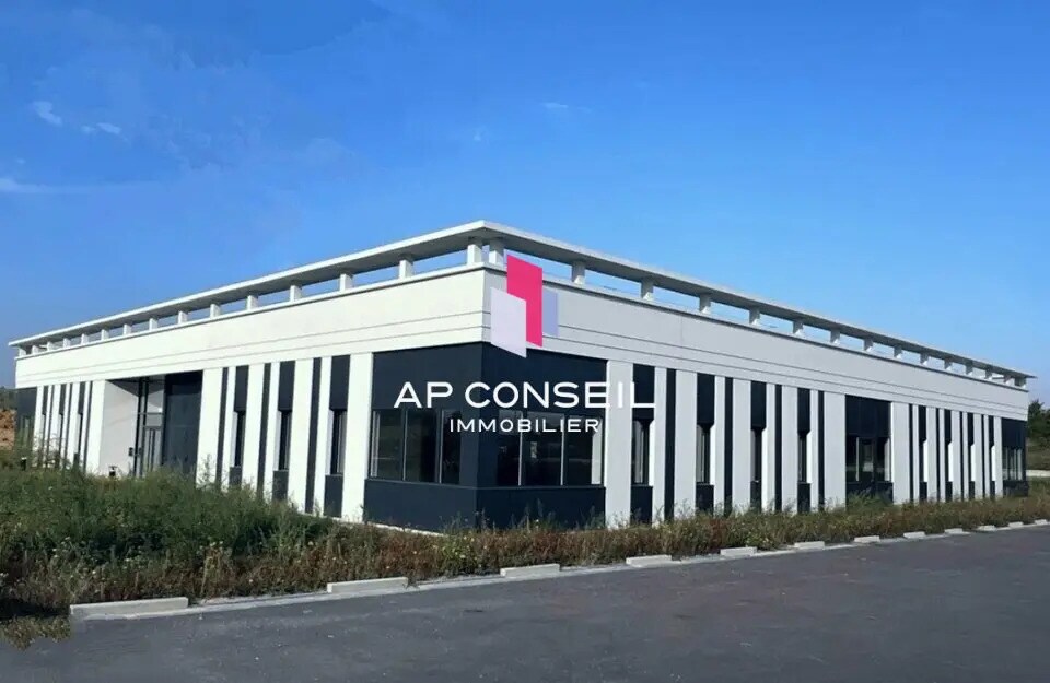 Light Industrial in Élancourt to rent Primary Photo- Image 1 of 6