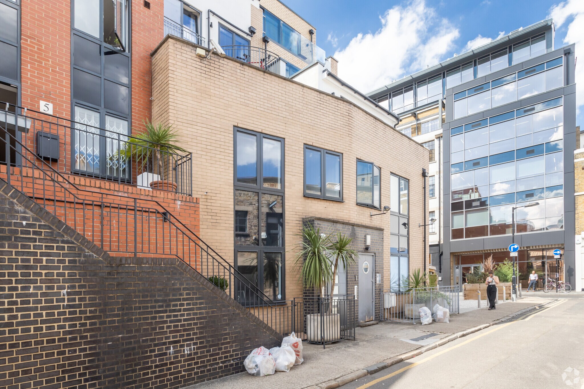 3 Risborough St, London to rent Building Photo- Image 1 of 3