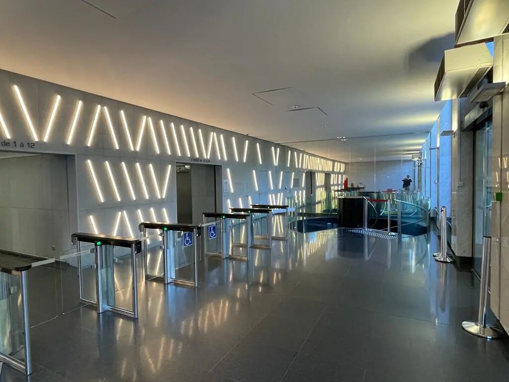 Office in Marseille for sale Interior Photo- Image 1 of 11