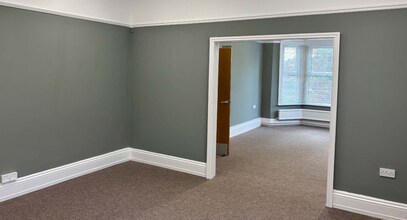 4 Gold Tops, Newport to rent Interior Photo- Image 2 of 4