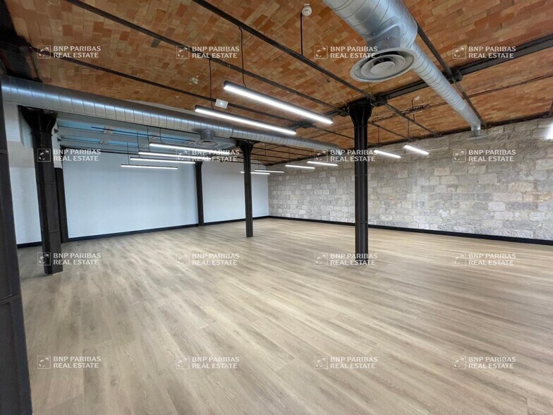 Office in Marseille to rent - Building Photo - Image 2 of 38