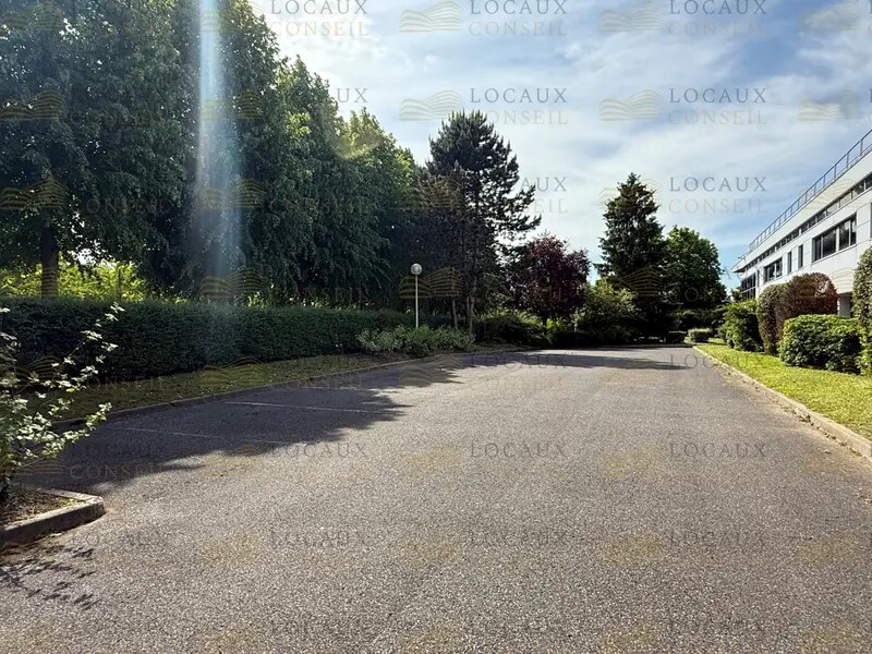 Location Local d'activités 3 384 m² - Photo 1