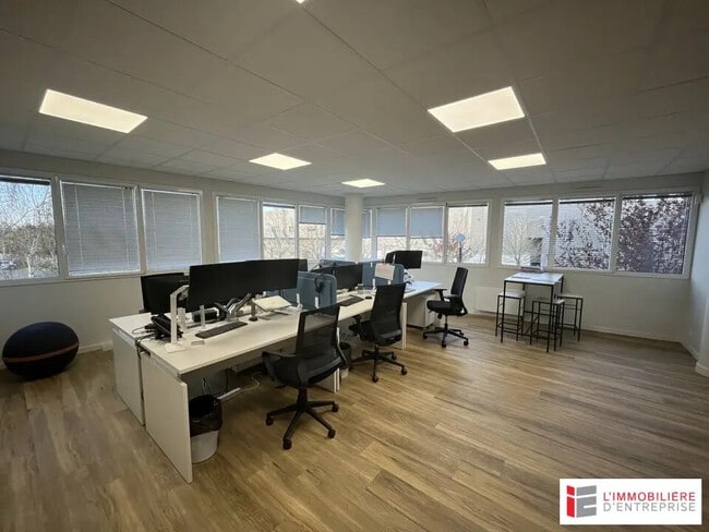 Location Bureaux 140 m²