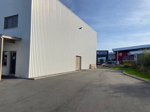 Retail in Saint-Priest to rent - Building Photo - Image 3 of 10