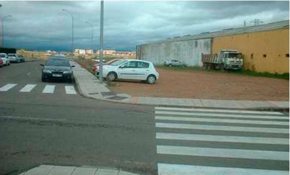 Calle la Fuentina, 14, Villaquilambre, León for sale - Primary Photo - Image 2 of 2