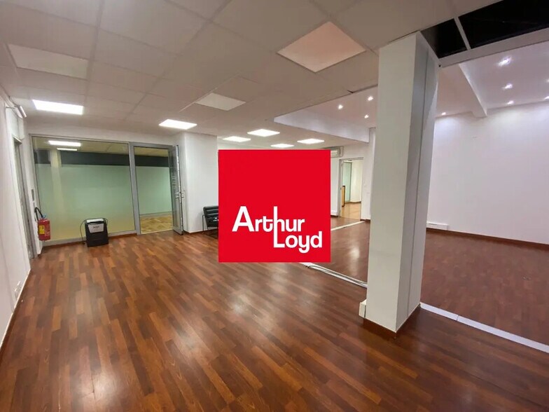 Office in Marseille for sale - Building Photo - Image 1 of 7