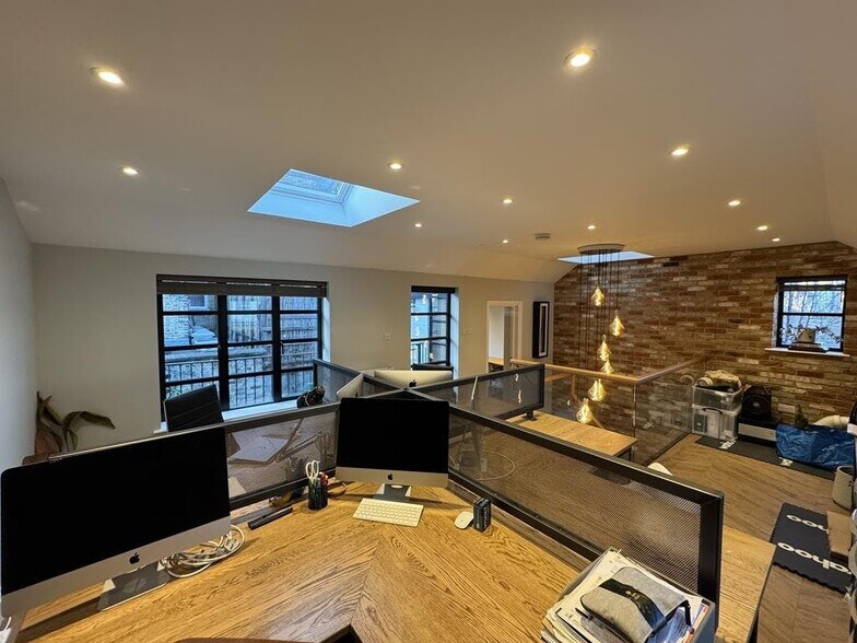 Sheen Ln, London to rent - Building Photo - Image 3 of 11