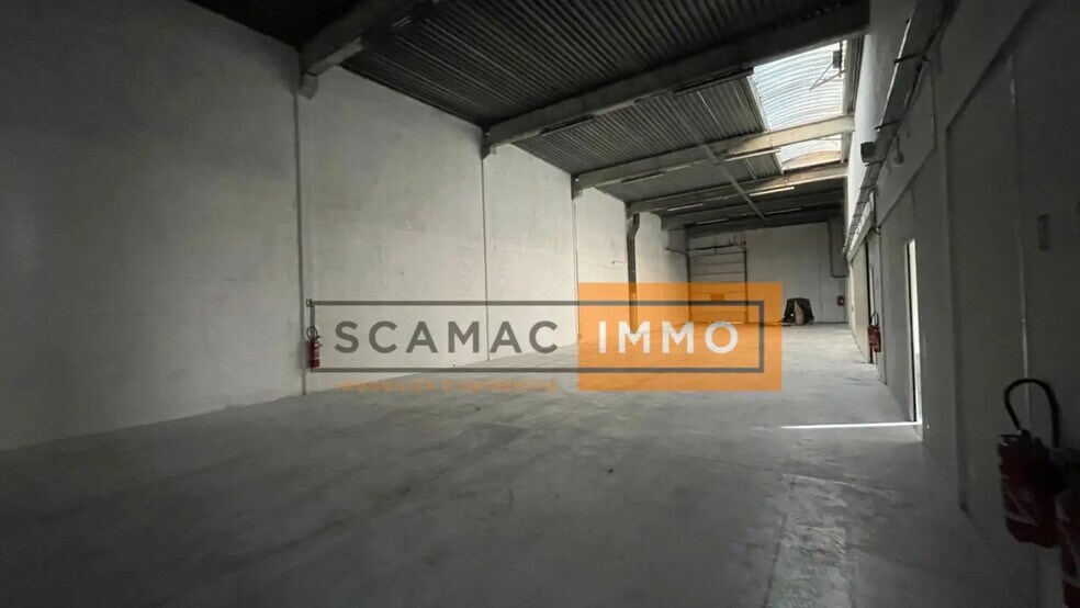 Industrial in Éragny to rent - Building Photo - Image 3 of 8