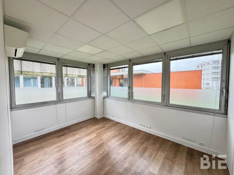 Office in Bruges to rent - Interior Photo - Image 3 of 13