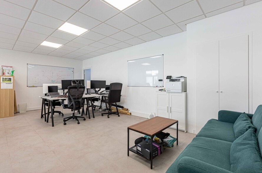 Build-to-Rent in Paris for sale - Building Photo - Image 3 of 10