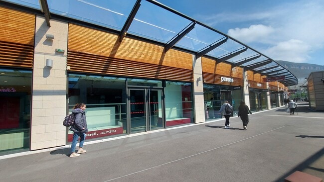 Location Commerce 2 469 m²