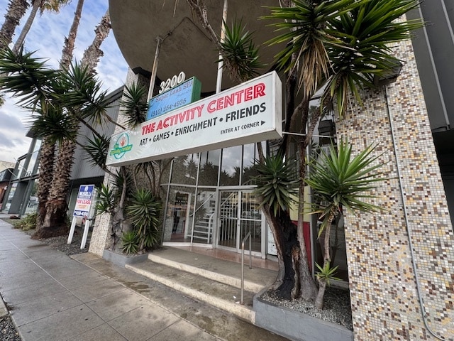 3200 Santa Monica Blvd, Santa Monica, CA for rent - Building Photo - Image 2 of 6