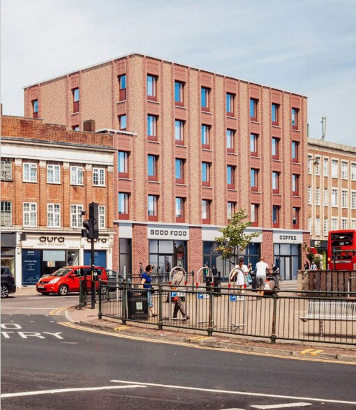 11 Station Rd, Upminster to rent - Building Photo - Image 2 of 9