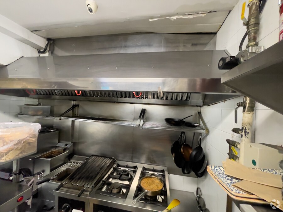 Retail in Madrid, Madrid to rent Interior Photo- Image 1 of 2