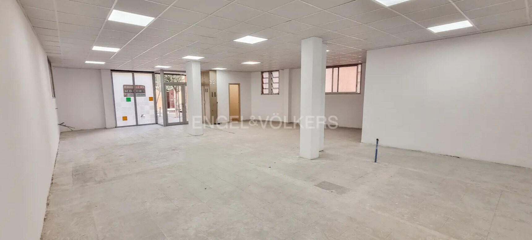 Retail in Mollet del Vallès, Barcelona to rent Interior Photo- Image 1 of 6