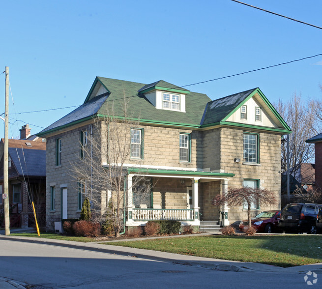 32 Elgin St E, Oshawa, ON for sale - Primary Photo - Image 1 of 2