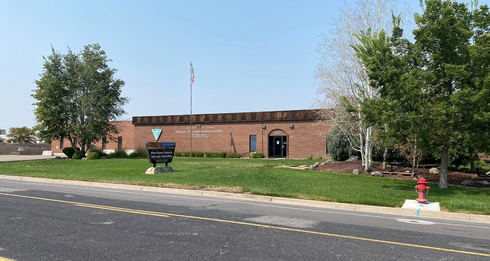2370 Decker Lake Blvd, Salt Lake City, UT for rent - Primary Photo - Image 1 of 9
