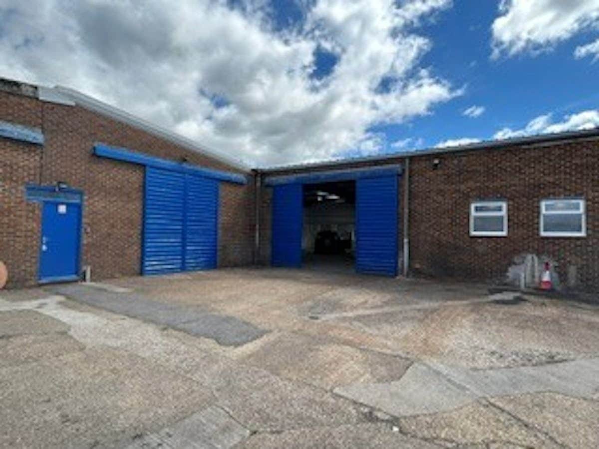 Blackwater Way, Aldershot to rent Building Photo- Image 1 of 2