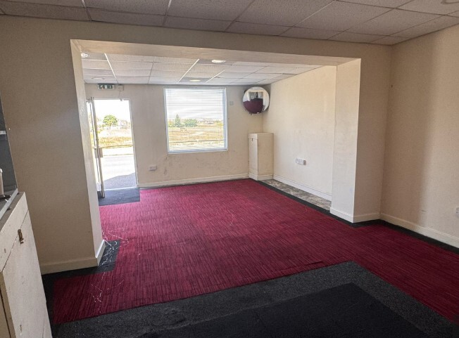 153 Broad St, Crewe to rent - Interior Photo - Image 3 of 6