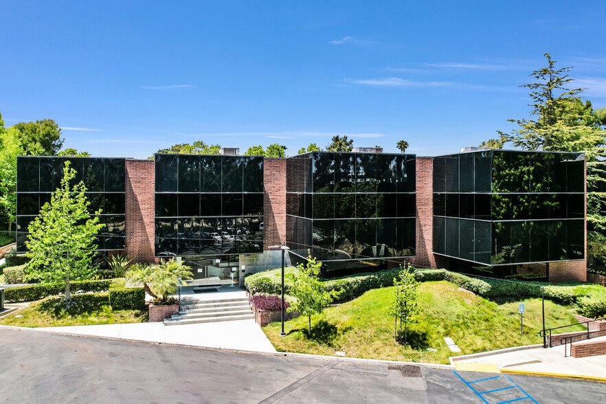 2260 University Dr, Newport Beach, CA for sale - Building Photo - Image 1 of 15