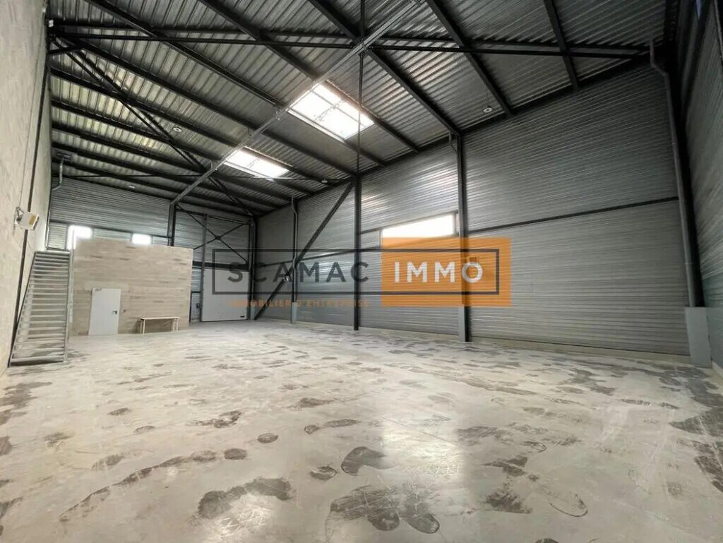Location Entrepôt 346 m² - Photo 1