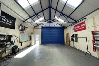 4-6 Uddens Trading Estate, Wimborne to rent Interior Photo- Image 1 of 2