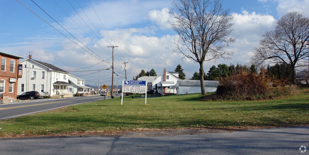 36 E Forrest Ave, Shrewsbury, PA for rent - Primary Photo - Image 3 of 5